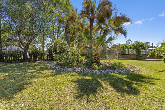 10035 Avenue D, Bay Saint Louis, MS 39520