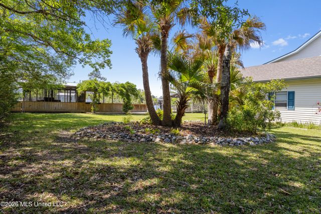 10035 Avenue D, Bay Saint Louis, MS 39520