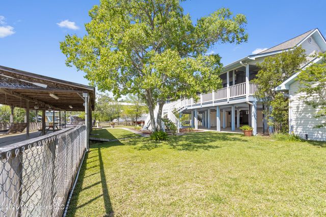 10035 Avenue D, Bay Saint Louis, MS 39520