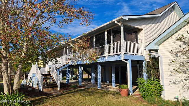 10035 Avenue D, Bay Saint Louis, MS 39520