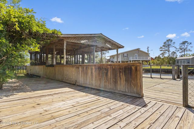 10035 Avenue D, Bay Saint Louis, MS 39520