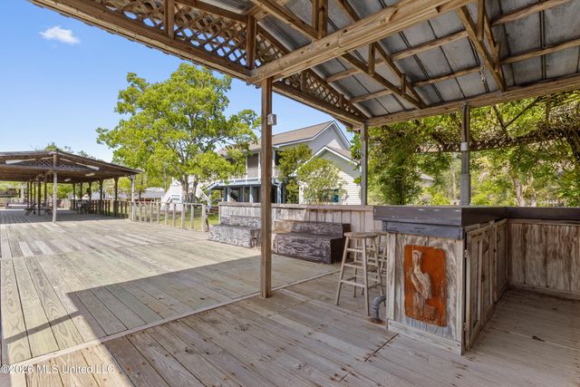10035 Avenue D, Bay Saint Louis, MS 39520