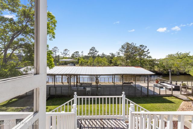 10035 Avenue D, Bay Saint Louis, MS 39520