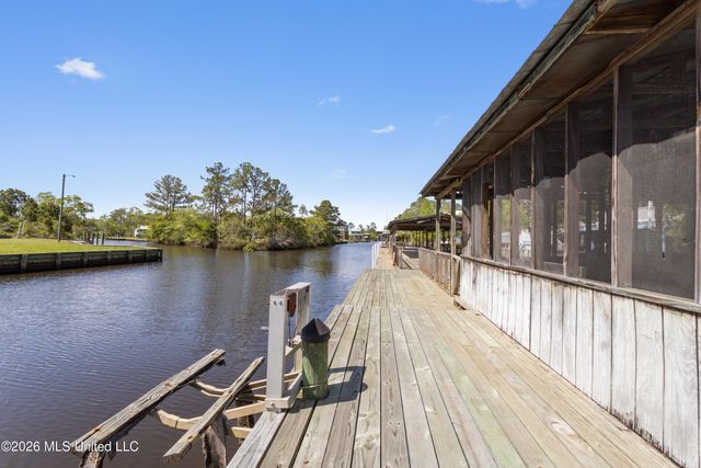 10035 Avenue D, Bay Saint Louis, MS 39520