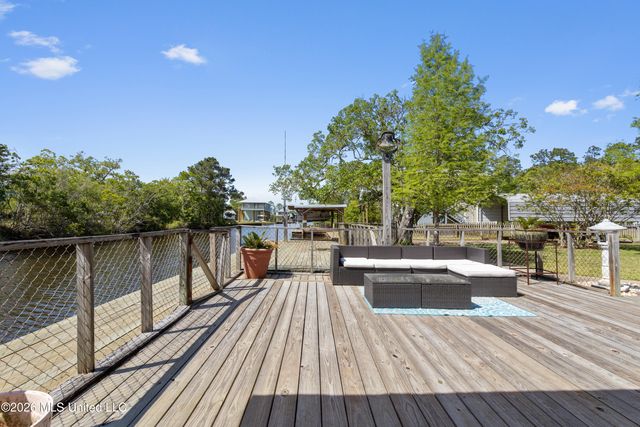 10035 Avenue D, Bay Saint Louis, MS 39520