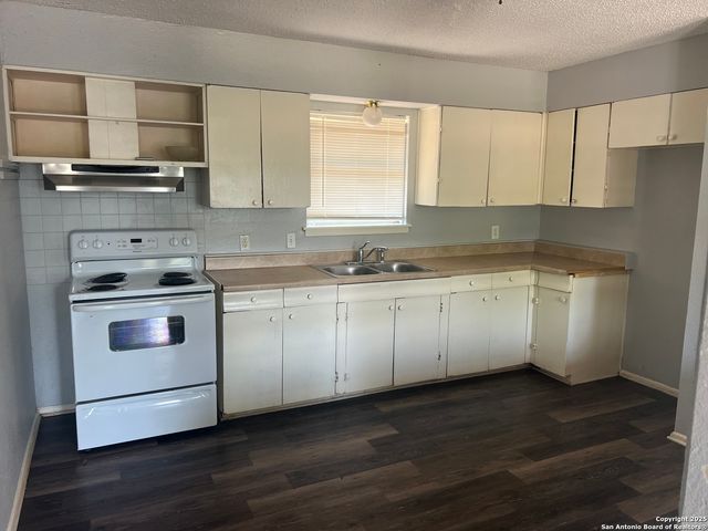 6810 Marimba, San Antonio, TX 78227