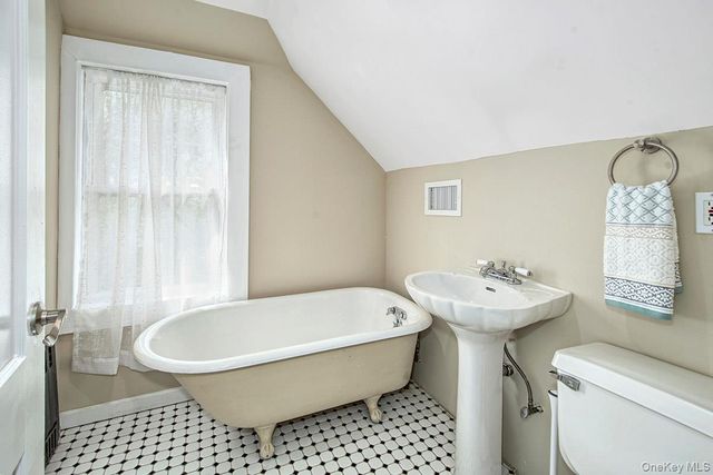 13 Chadwick Road, White Plains, NY 10604