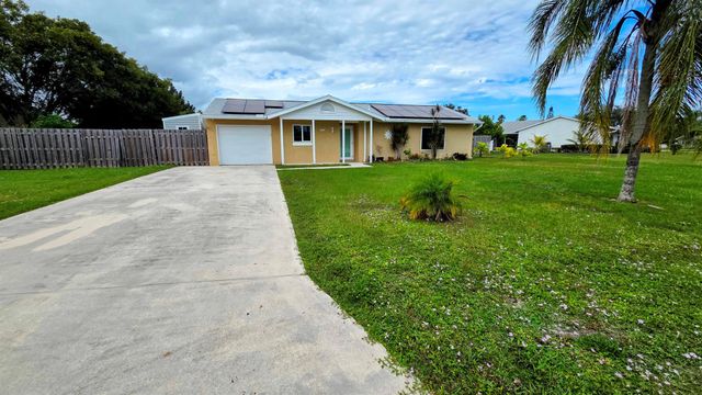 2209 SE E Dunbrooke Circle, Port St Lucie, FL 34952