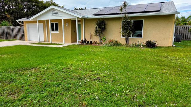2209 SE E Dunbrooke Circle, Port St Lucie, FL 34952