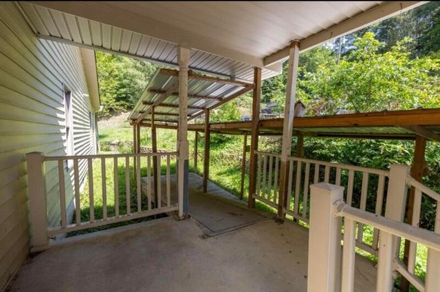 939 Right Fork Island Creek Road, Pikeville, KY 41501