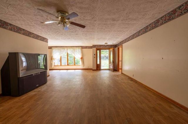 939 Right Fork Island Creek Road, Pikeville, KY 41501