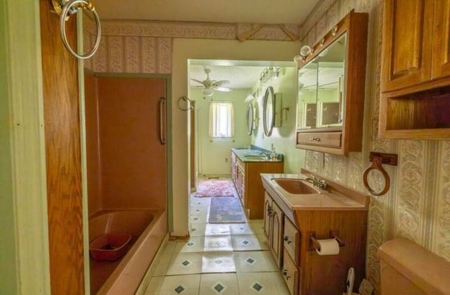 939 Right Fork Island Creek Road, Pikeville, KY 41501