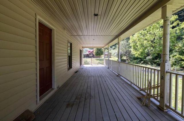 939 Right Fork Island Creek Road, Pikeville, KY 41501