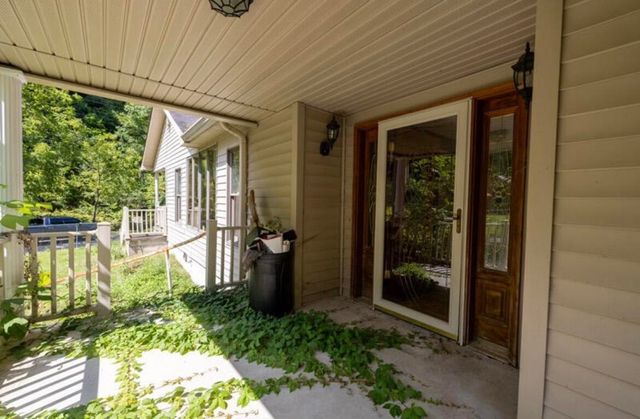 939 Right Fork Island Creek Road, Pikeville, KY 41501