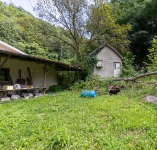 939 Right Fork Island Creek Road, Pikeville, KY 41501