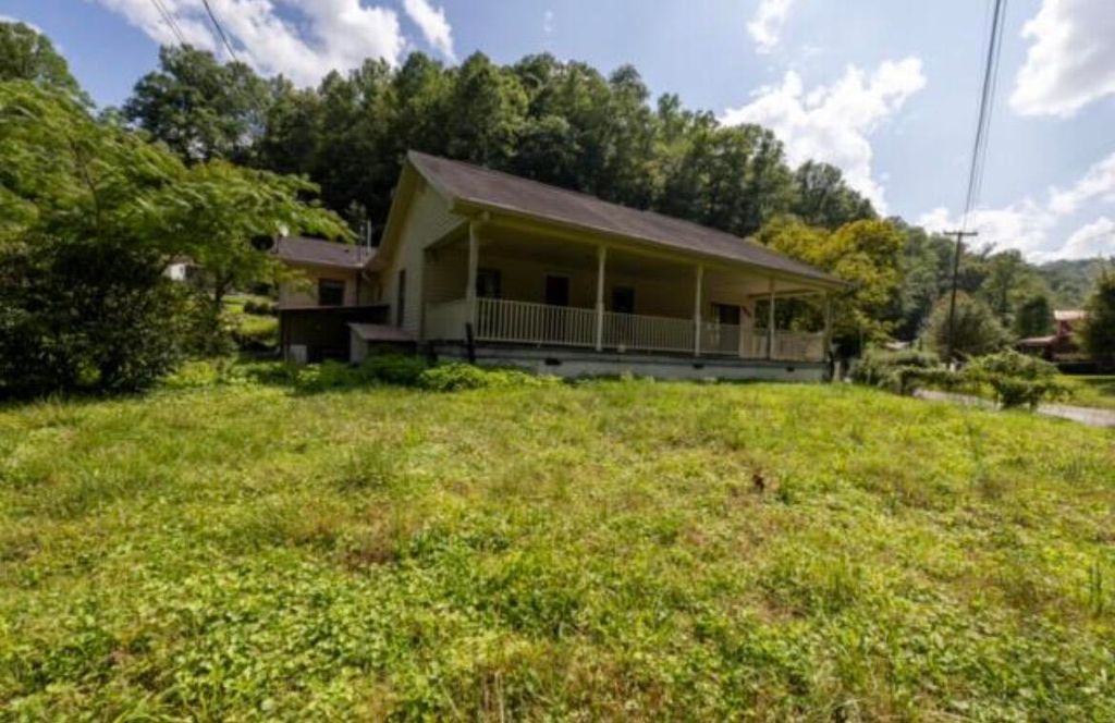 939 Right Fork Island Creek Road, Pikeville, KY 41501