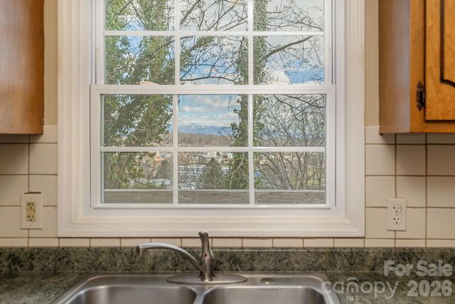 89 Stradley Mountain Road, Asheville, NC 28806