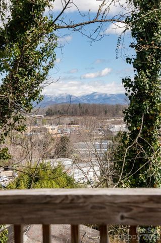 89 Stradley Mountain Road, Asheville, NC 28806