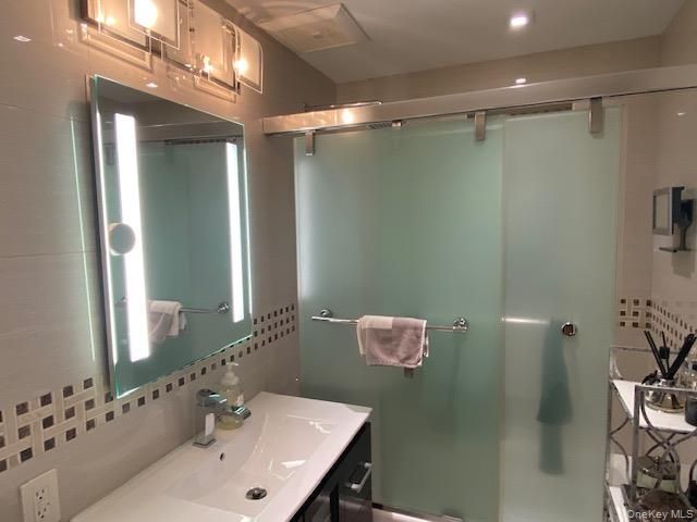 255-21 74th Avenue H-1, Glen Oaks, NY 11004