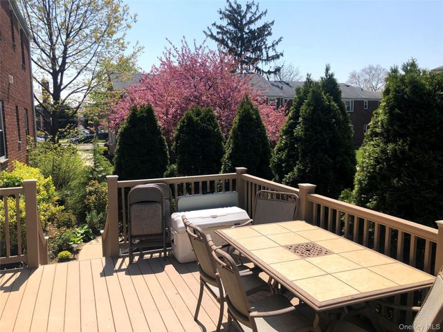255-21 74th Avenue H-1, Glen Oaks, NY 11004