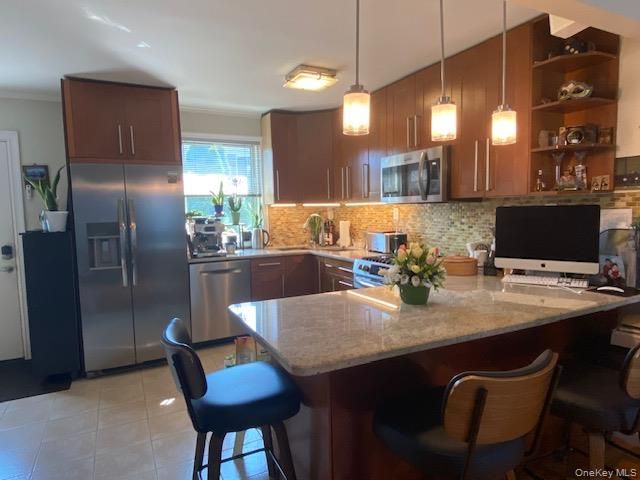 255-21 74th Avenue H-1, Glen Oaks, NY 11004