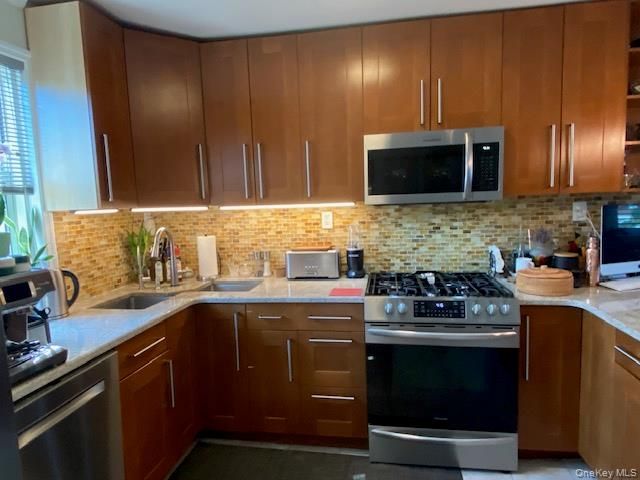 255-21 74th Avenue H-1, Glen Oaks, NY 11004