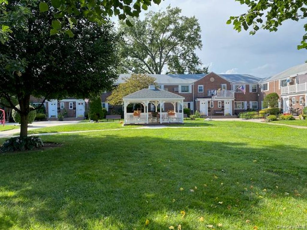 255-21 74th Avenue H-1, Glen Oaks, NY 11004 — exterior
