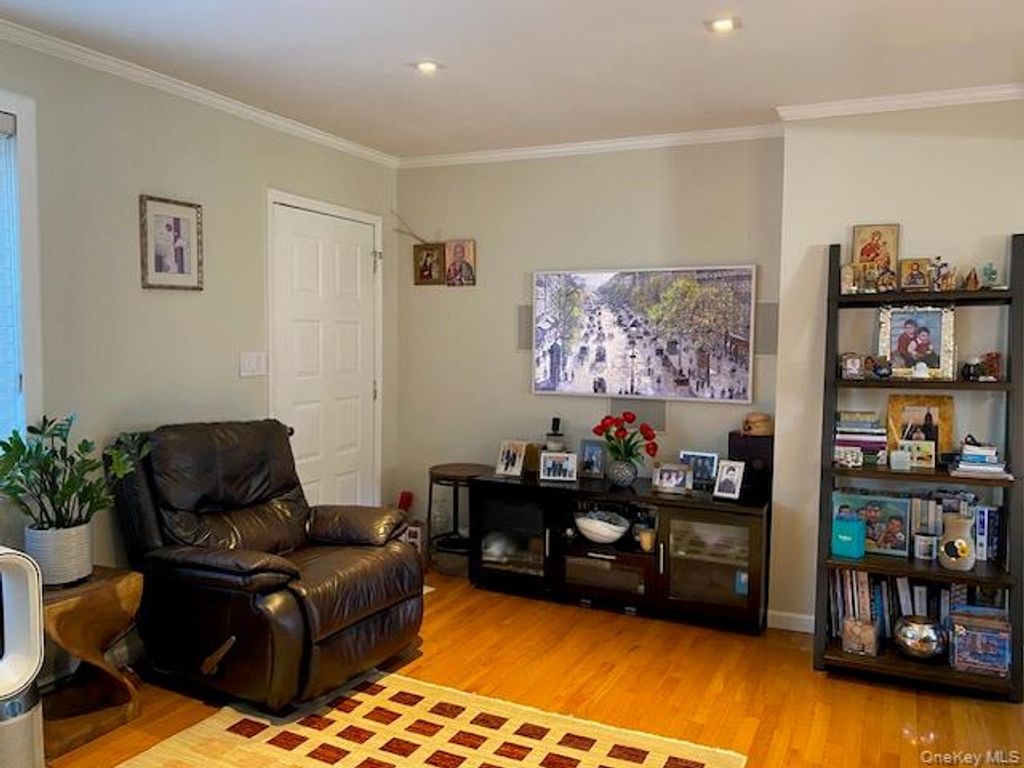 255-21 74th Avenue H-1, Glen Oaks, NY 11004 — photo 5