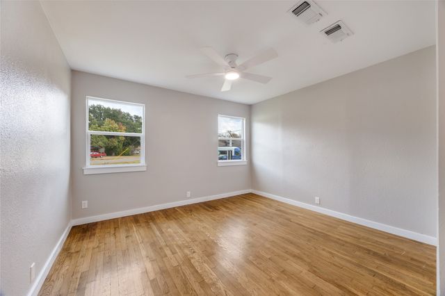 1402 N Ricketts Street, Sherman, TX 75092