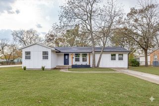 1402 N Ricketts Street, Sherman, TX 75092