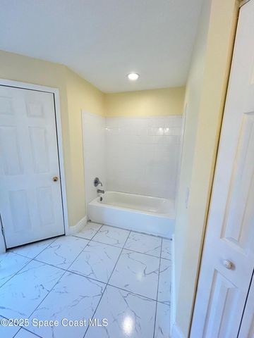 3266 Weyburn Avenue SE, Palm Bay, FL 32909