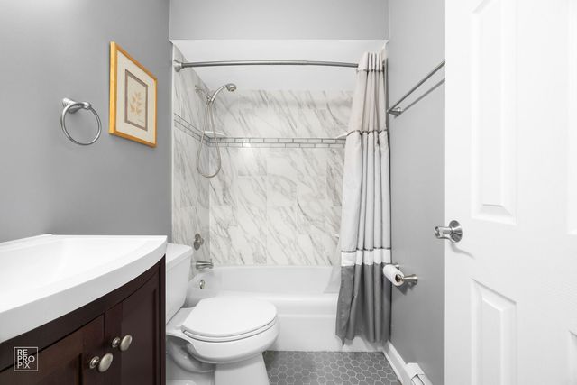 4624 N Commons Drive 111, Chicago, IL 60656