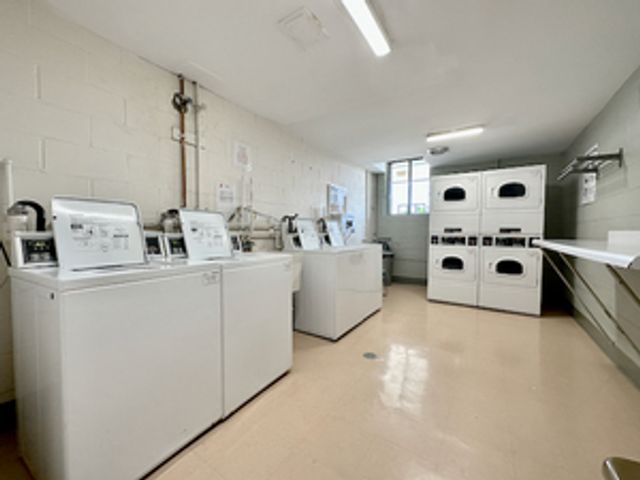 4624 N Commons Drive 111, Chicago, IL 60656