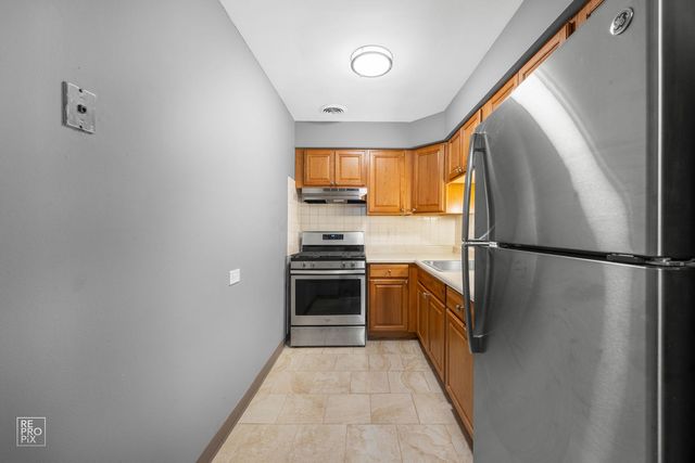 4624 N Commons Drive 111, Chicago, IL 60656