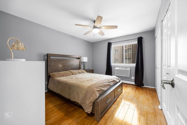 4624 N Commons Drive 111, Chicago, IL 60656