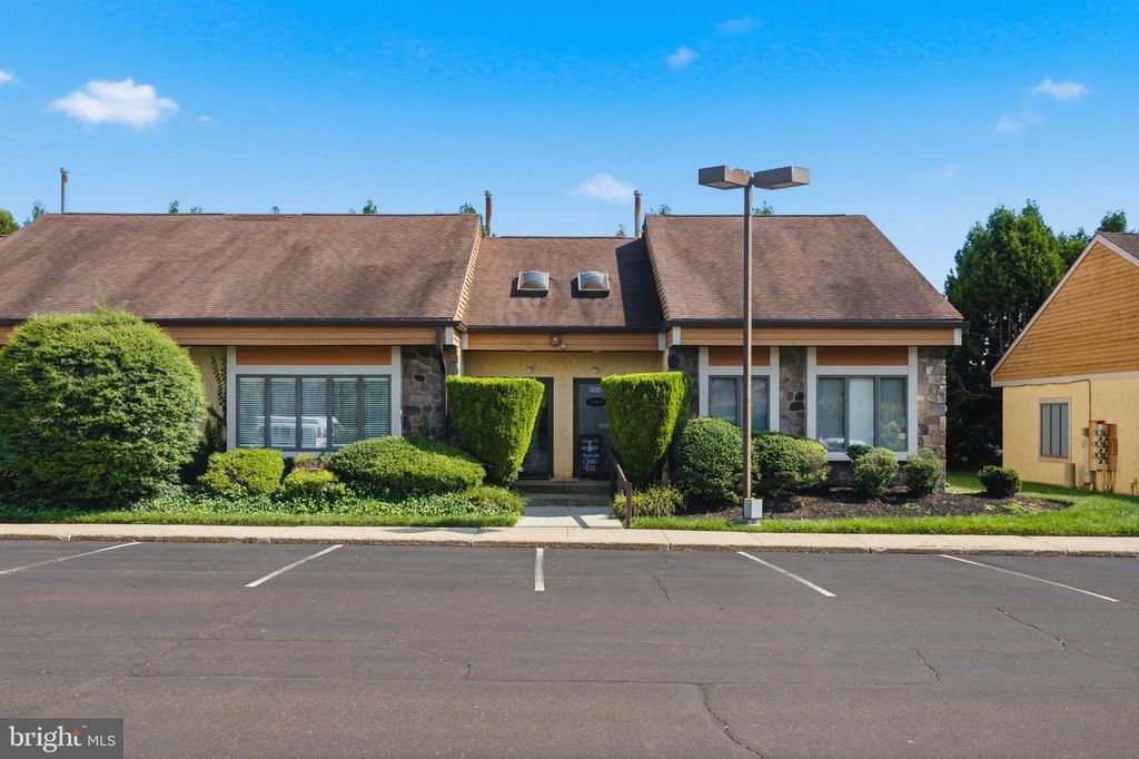 904 TOWN CTR, DOYLESTOWN, PA 18901 — exterior