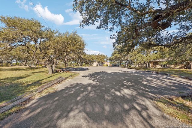 1831 W LAKESIDE DR, Canyon Lake, TX 78133