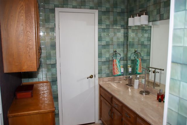 5240 Kiwanis Road, Dallas, TX 75236
