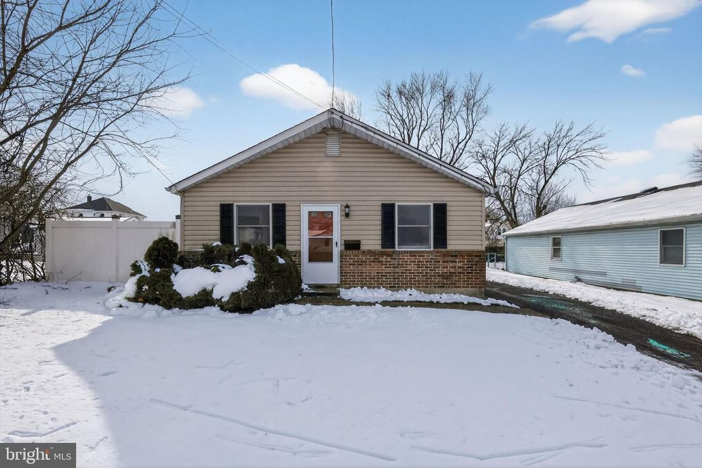 9 MAISE AVE, Linwood, PA 19061