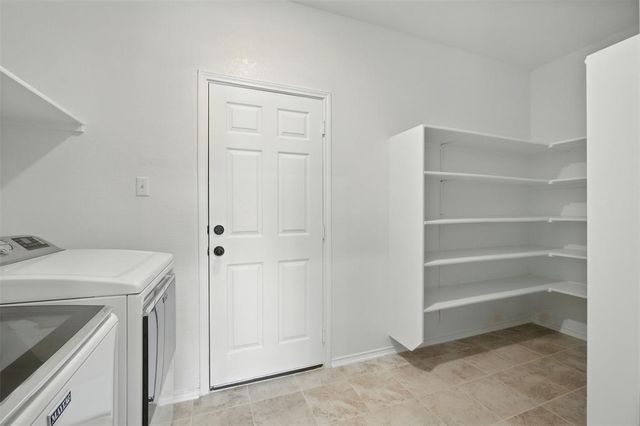 512 Lady Swiss LN 60, Hutto, TX 78634