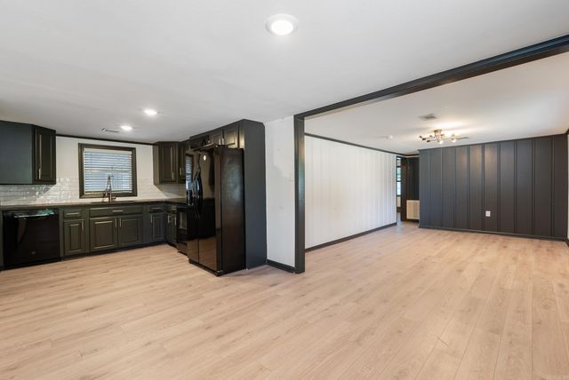 1951 Torreyson St., Conway, AR 72034