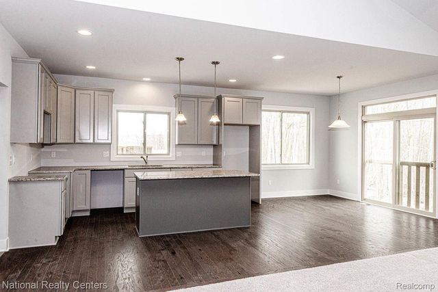 53243 Woodland Meadows, Chesterfield Township, MI 48047