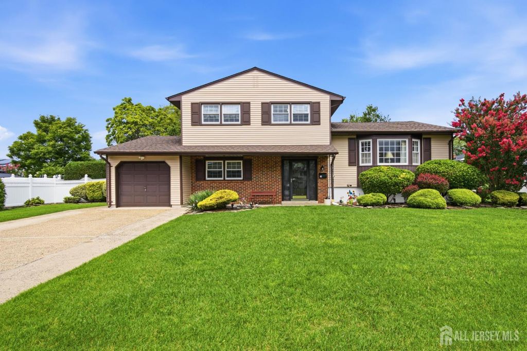 34 Marcia Street, Sayreville, NJ 08859