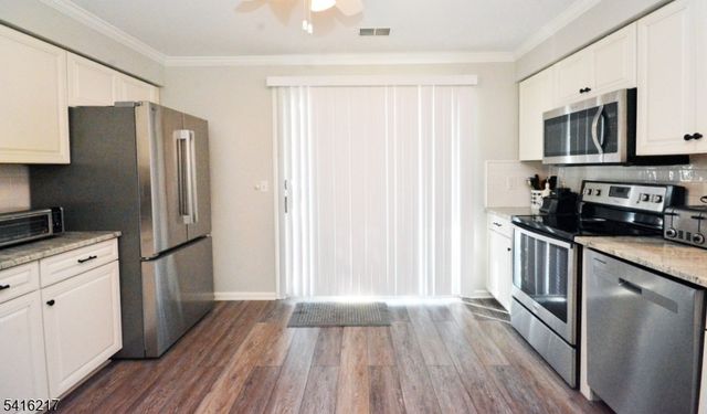 13 Troon Ter, Clinton Twp., NJ 08801