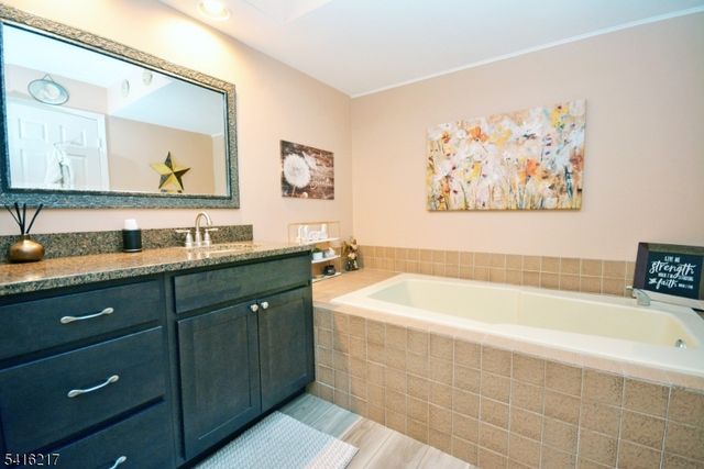 13 Troon Ter, Clinton Twp., NJ 08801