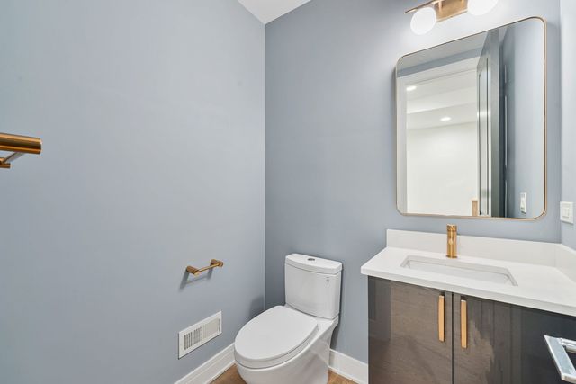 832 W Altgeld Street 1, Chicago, IL 60614