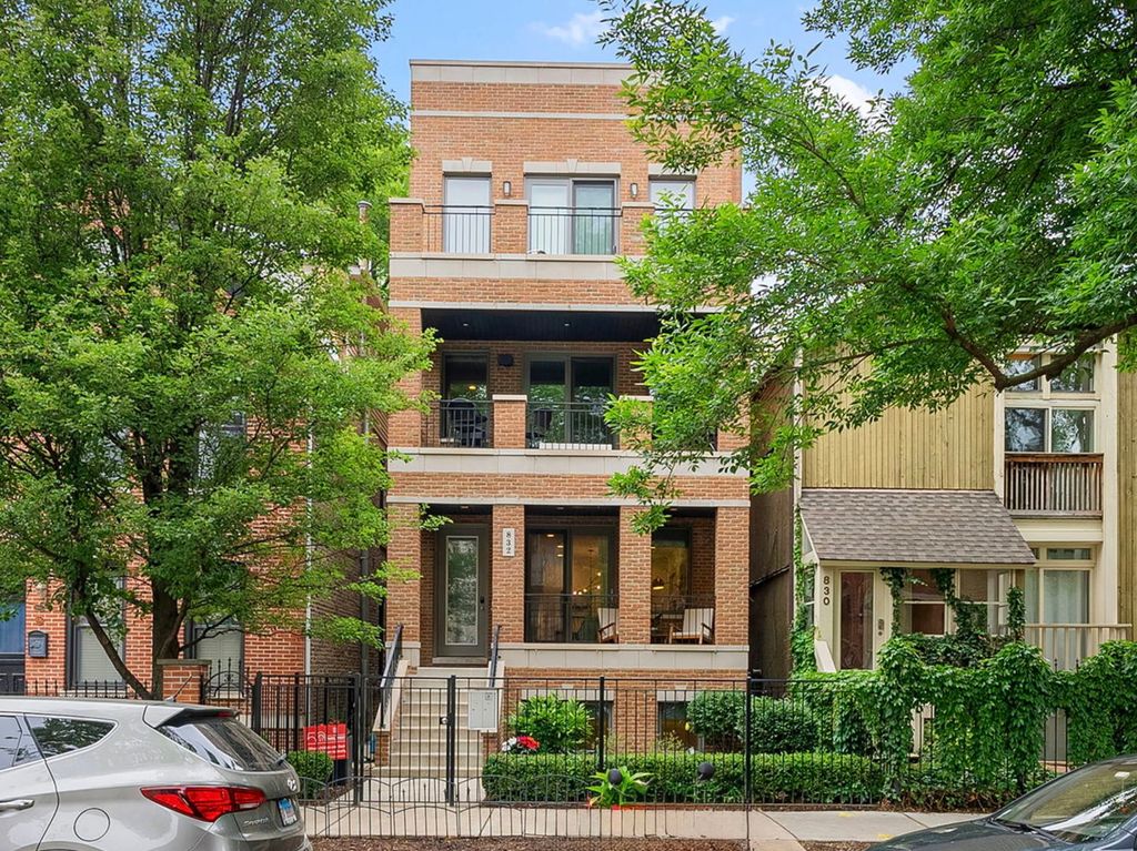 832 W Altgeld Street 1, Chicago, IL 60614