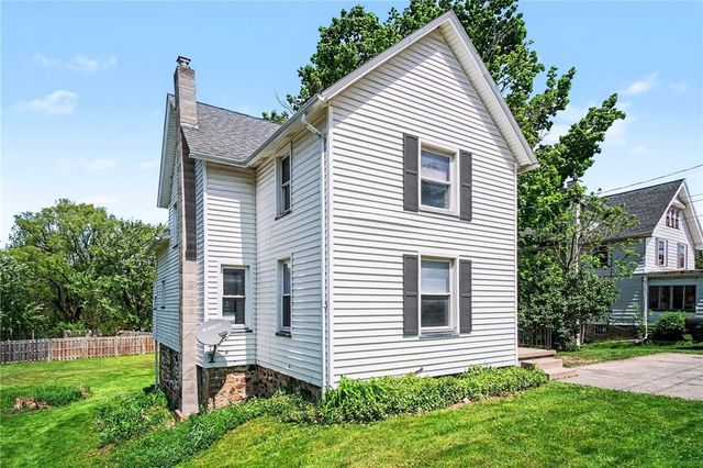 1897 Ridge Rd, Ontario, NY 14519