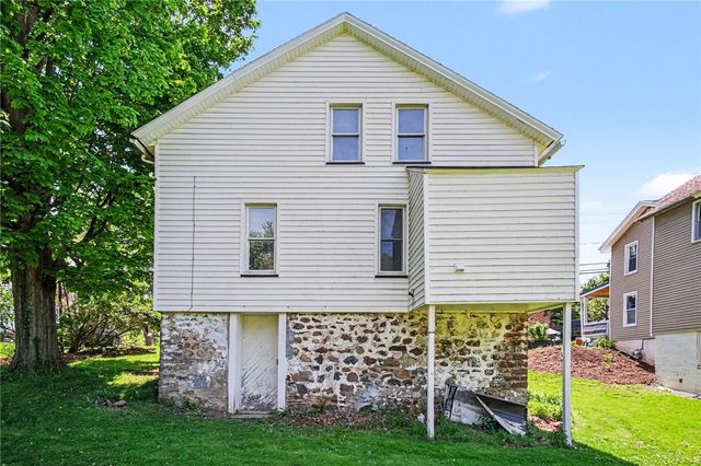1897 Ridge Rd, Ontario, NY 14519