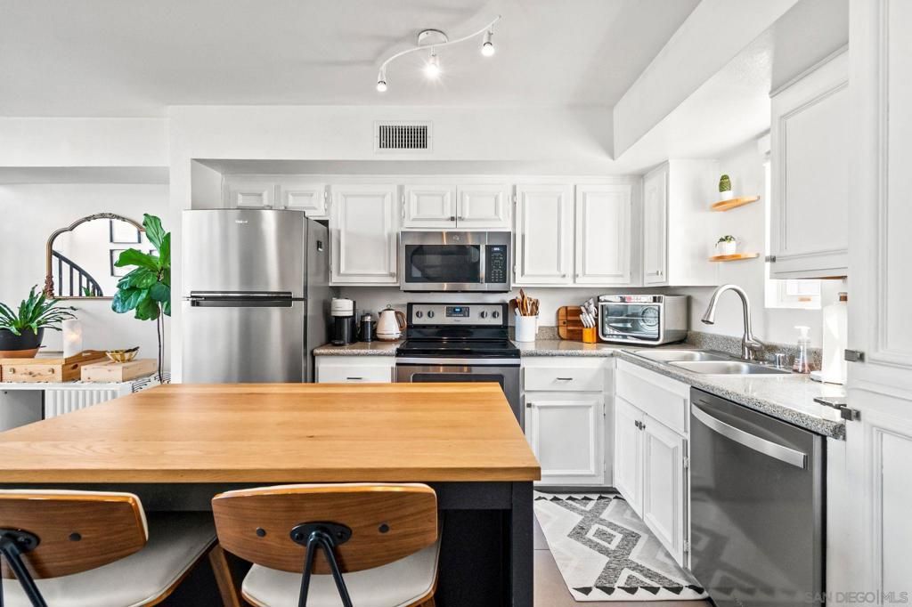 Image 10 of property listing at 221 Island Ave 503, San Diego, CA 92101